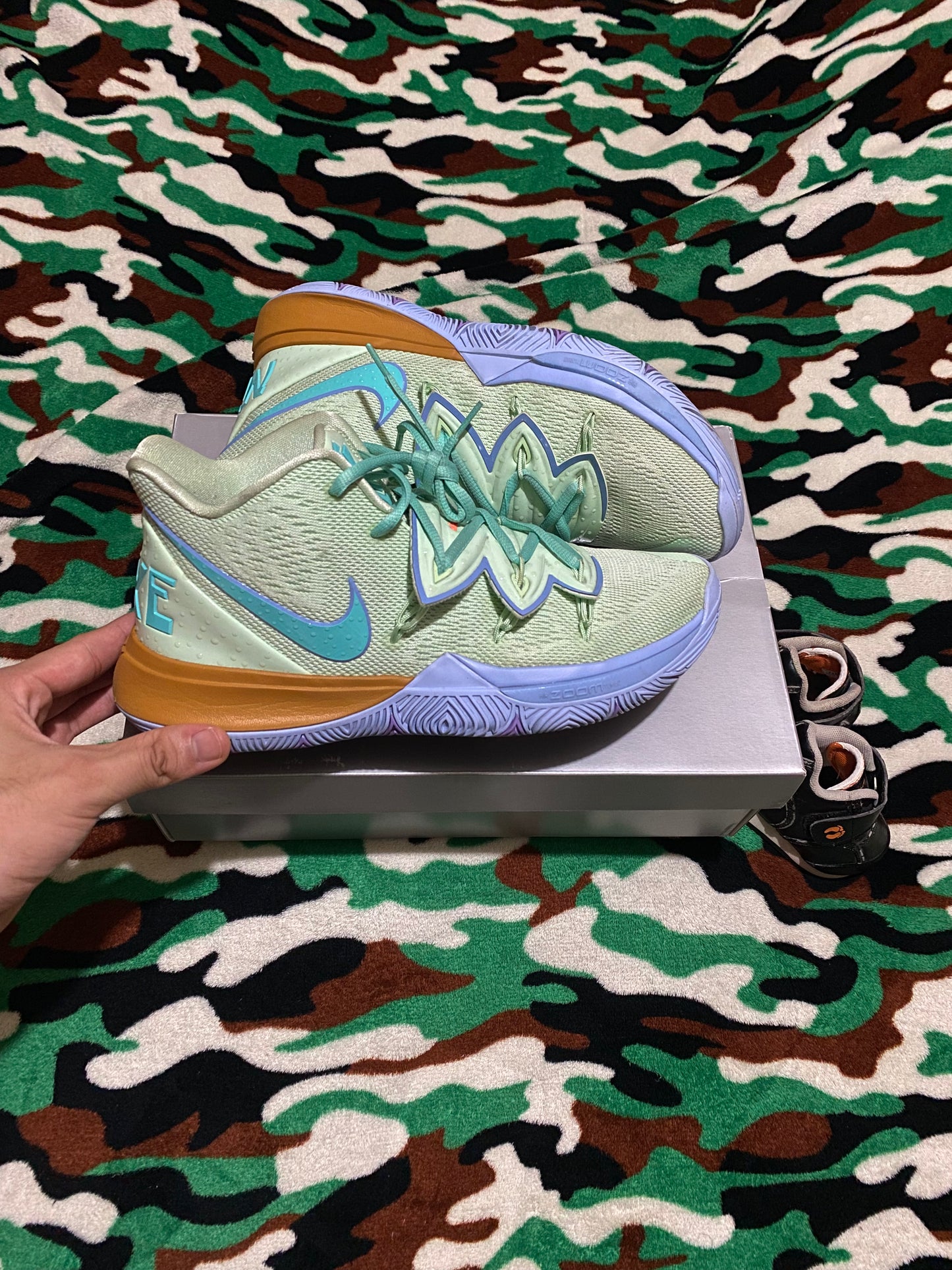 Kyrie 5 Spongebob Calamardo